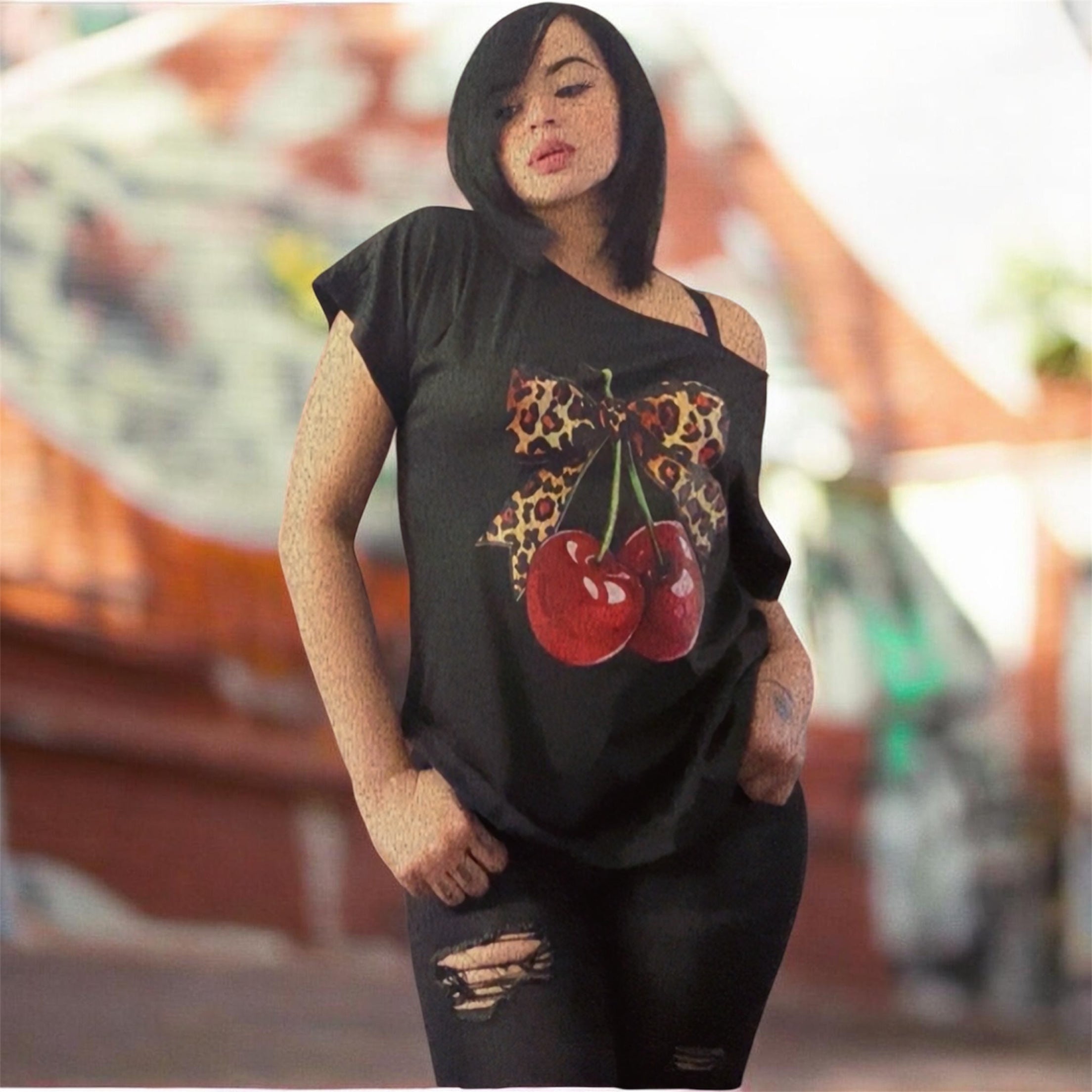 Shirt with a cherry design, open at the back